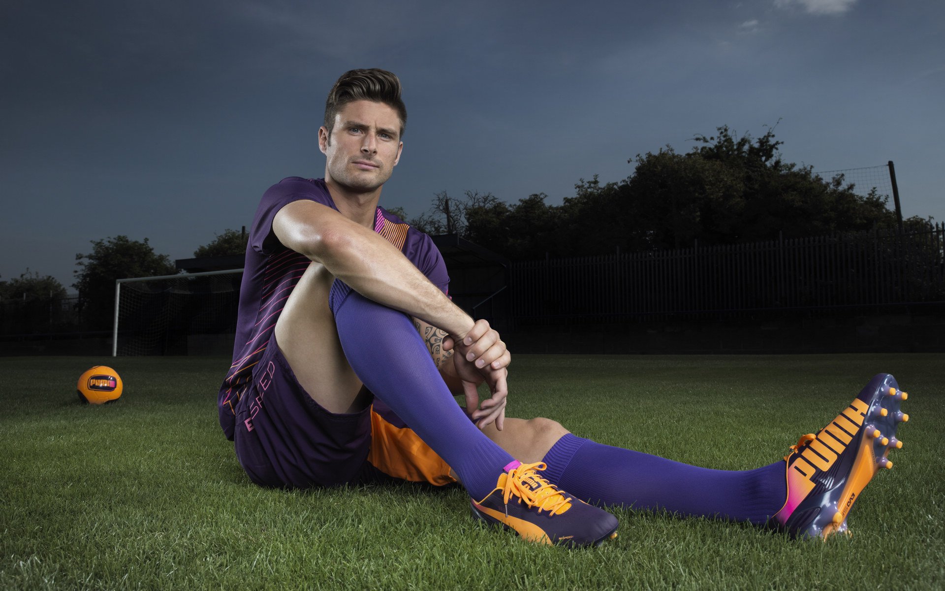 AC米兰争议平局,吉鲁怒喷裁判:太可耻了,米兰官方商城上架吉鲁9号球衣